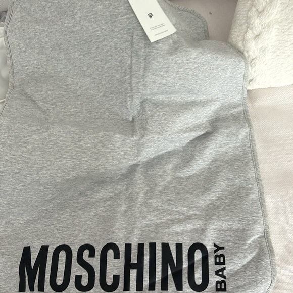 Moschino diaper bag with changing pad- brand new with tags - Picture 7 of 7